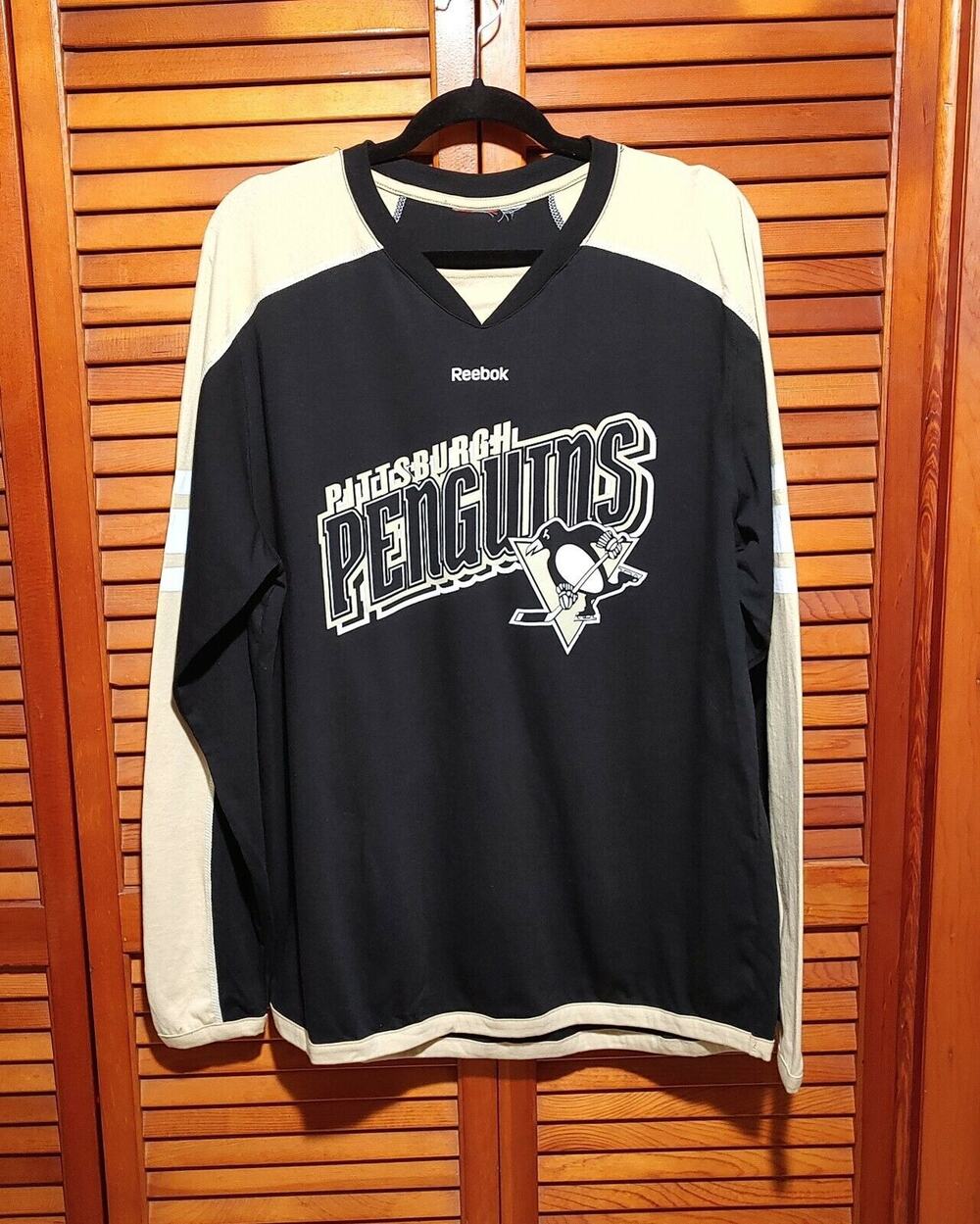 Reebok Men's Face Off Pittsburgh Penguins Long Sleeve Pullover T-Shirt